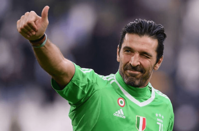 ‘ky集团首页’
现役球员五大联赛进场次数榜单：布冯榜首 C罗第四！(图1)